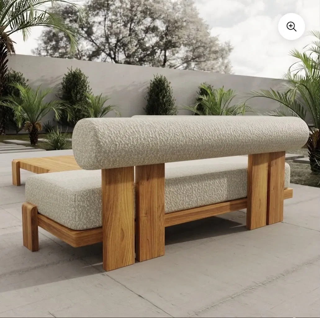 Diván bajo con respaldo cilíndrico en tela texturizada sobre estructura de madera